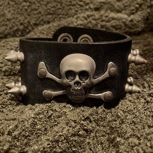 Pirate 🏴‍☠️ Skull Spike stud leather band bracelet unisex black & silver gothic